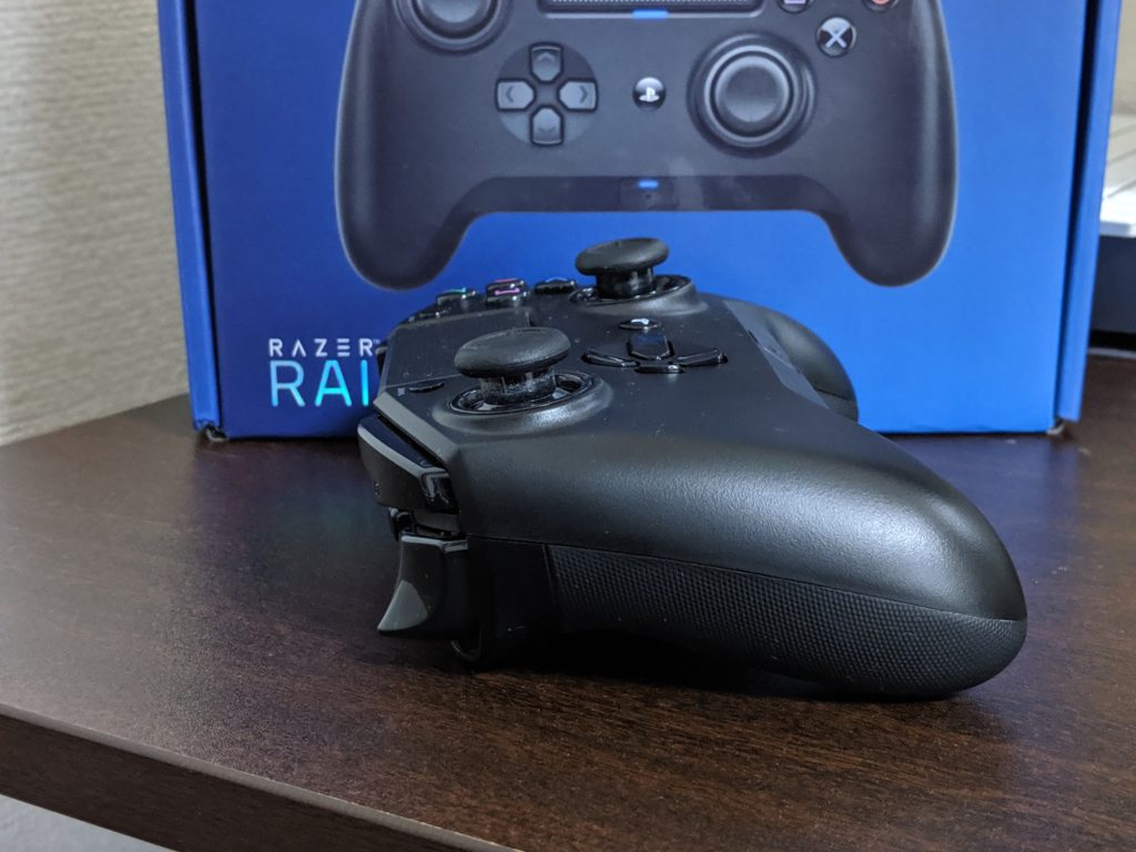 Razer raiju tournament edition 側面